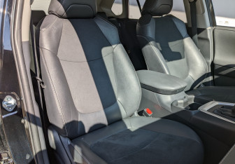 Подержанный автомобиль Toyota RAV4 2022 года (24 фото)