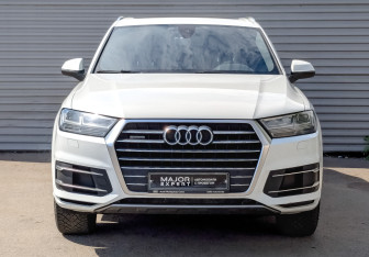 Подержанный автомобиль Audi Q7 2017 года (2 фото)