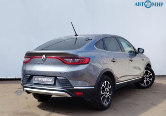 Подержанный автомобиль Renault Arkana 2019 года (8 фото)