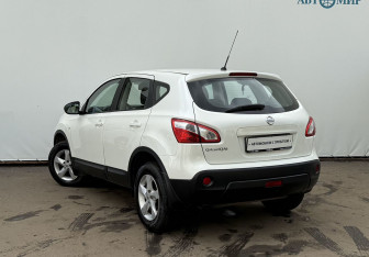 Подержанный автомобиль Nissan Qashqai 2013 года (7 фото)