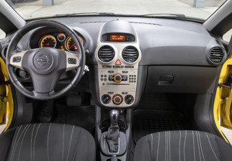 Подержанный автомобиль Opel Corsa 2007 года (14 фото)