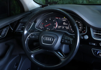 Подержанный автомобиль Audi Q7 2016 года (16 фото)