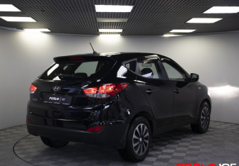 Подержанный автомобиль Hyundai ix35 2013 года (20 фото)