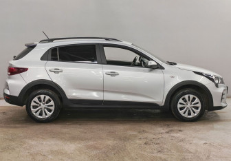 Подержанный автомобиль Kia Rio Hatchback 2021 года (4 фото)