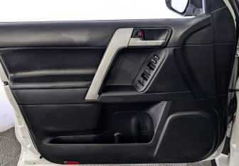 Подержанный автомобиль Toyota Land Cruiser Prado 2020 года (19 фото)