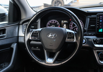 Подержанный автомобиль Hyundai Sonata 2017 года (11 фото)