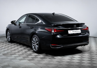 Подержанный автомобиль Lexus ES 2019 года (7 фото)