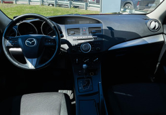 Подержанный автомобиль Mazda 3 Hatchback 2012 года (12 фото)