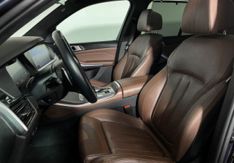 Подержанный автомобиль BMW X5 2018 года (16 фото)