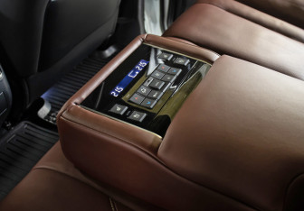 Подержанный автомобиль Lexus LX 2018 года (23 фото)