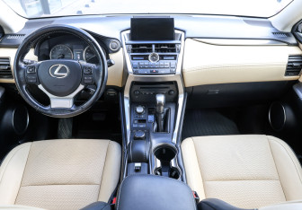 Подержанный автомобиль Lexus NX 2016 года (13 фото)