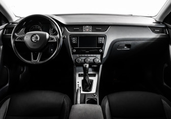Подержанный автомобиль Skoda Octavia Wagon 2018 года (11 фото)