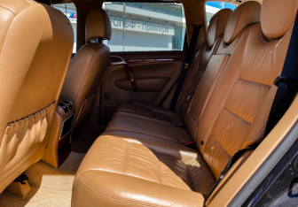 Подержанный автомобиль Porsche Cayenne 2007 года (10 фото)