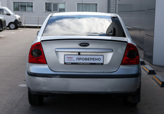 Подержанный автомобиль Ford Focus Sedan 2007 года (6 фото)