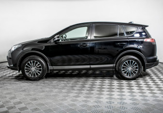 Подержанный автомобиль Toyota RAV4 2016 года (8 фото)