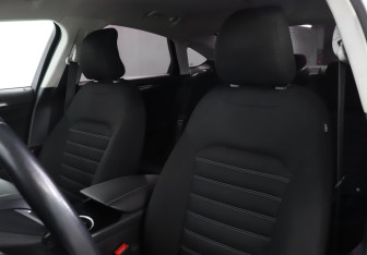 Подержанный автомобиль Ford Mondeo Sedan 2016 года (17 фото)