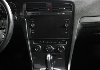 Подержанный автомобиль Volkswagen Golf Wagon 2019 года (11 фото)