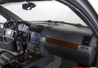 Подержанный автомобиль Volkswagen Touareg 2004 года (9 фото)