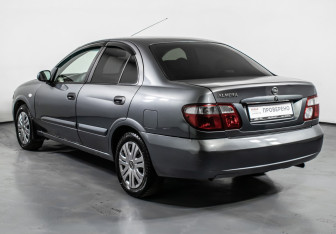 Подержанный автомобиль Nissan Almera Sedan 2005 года (7 фото)
