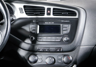 Подержанный автомобиль Kia Ceed Hatchback 2014 года (14 фото)