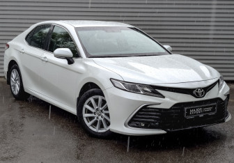 Подержанный автомобиль Toyota Camry Sedan 2021 года (3 фото)