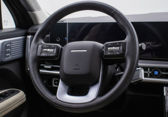 Подержанный автомобиль Hyundai Santa Fe 2025 года (15 фото)