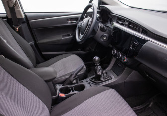 Подержанный автомобиль Toyota Corolla Sedan 2014 года (9 фото)