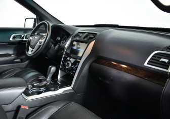 Подержанный автомобиль Ford Explorer 2015 года (10 фото)