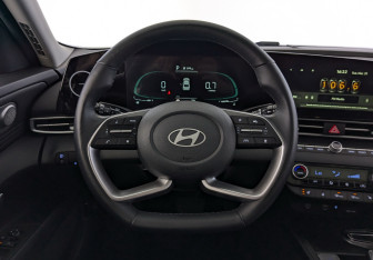 Подержанный автомобиль Hyundai Elantra Sedan 2023 года (22 фото)