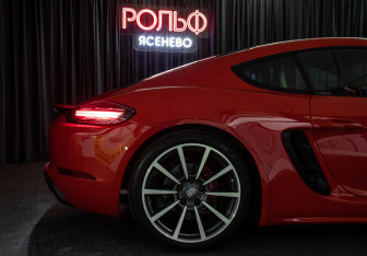 Подержанный автомобиль Porsche Cayman 2016 года (24 фото)