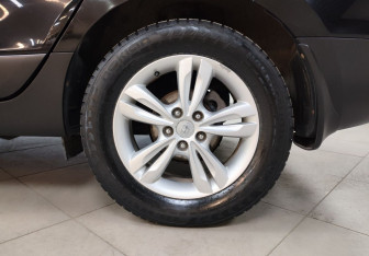 Подержанный автомобиль Hyundai ix35 2015 года (9 фото)