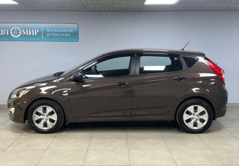 Подержанный автомобиль Hyundai Solaris Hatchback 2015 года (8 фото)