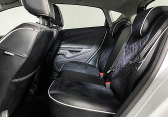 Подержанный автомобиль Ford Fiesta Hatchback 2011 года (10 фото)