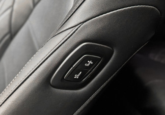 Подержанный автомобиль Toyota Avalon 2022 года (16 фото)