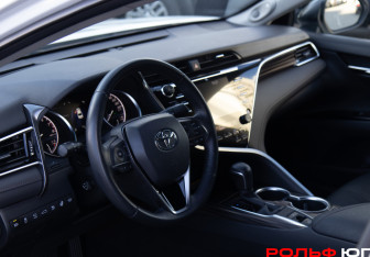Подержанный автомобиль Toyota Camry Sedan 2018 года (11 фото)