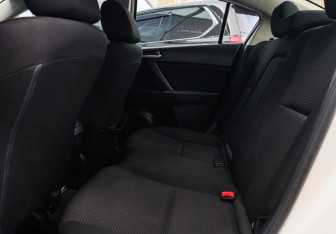 Подержанный автомобиль Mazda 3 Sedan 2013 года (8 фото)