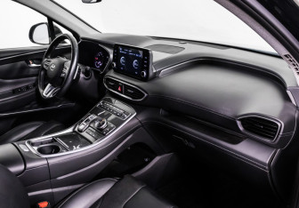 Подержанный автомобиль Hyundai Santa Fe 2022 года (9 фото)