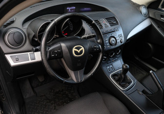 Подержанный автомобиль Mazda 3 Hatchback 2012 года (12 фото)