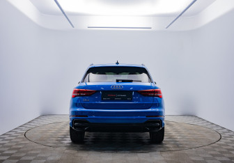 Подержанный автомобиль Audi Q3 2019 года (6 фото)