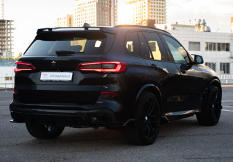 Подержанный автомобиль BMW X5 2019 года (6 фото)
