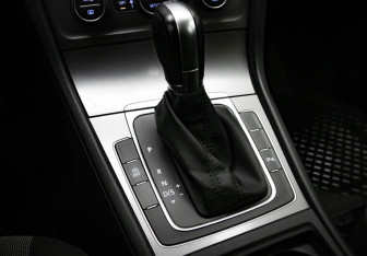 Подержанный автомобиль Volkswagen Golf Hatchback 2014 года (17 фото)