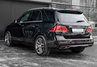 Подержанный автомобиль Mercedes-Benz GLE 2017 года (7 фото)