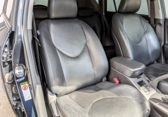 Подержанный автомобиль Toyota RAV4 2011 года (23 фото)
