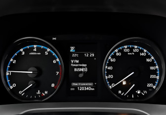 Подержанный автомобиль Toyota RAV4 2018 года (16 фото)