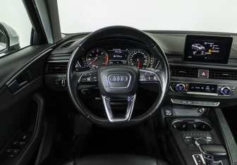 Подержанный автомобиль Audi A4 Sedan 2016 года (10 фото)