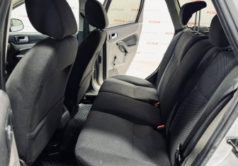 Подержанный автомобиль Ford Focus Wagon 2011 года (16 фото)