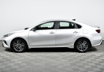 Подержанный автомобиль Kia Cerato Sedan 2022 года (3 фото)