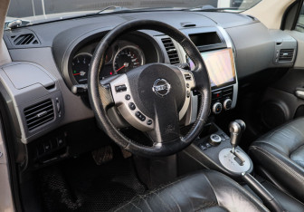 Подержанный автомобиль Nissan X-Trail 2007 года (14 фото)