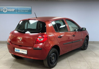 Подержанный автомобиль Renault Clio Hatchback 2008 года (5 фото)