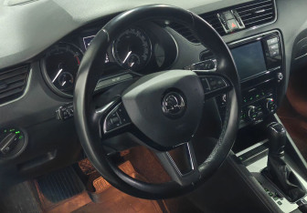 Подержанный автомобиль Skoda Octavia Liftback 2020 года (12 фото)